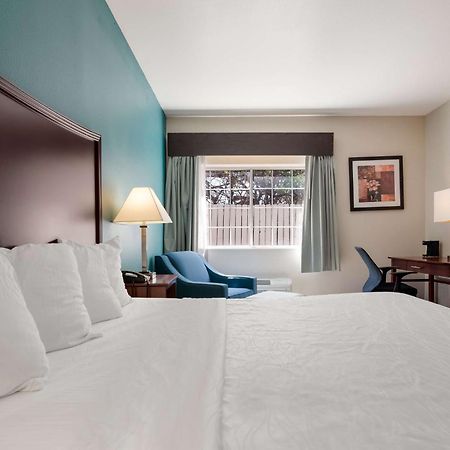 Surestay Plus Hotel By Best Western Topeka Exteriér fotografie