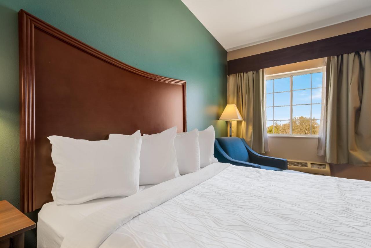 Surestay Plus Hotel By Best Western Topeka Exteriér fotografie