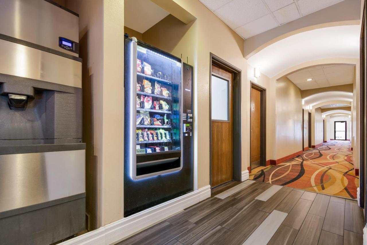 Surestay Plus Hotel By Best Western Topeka Exteriér fotografie