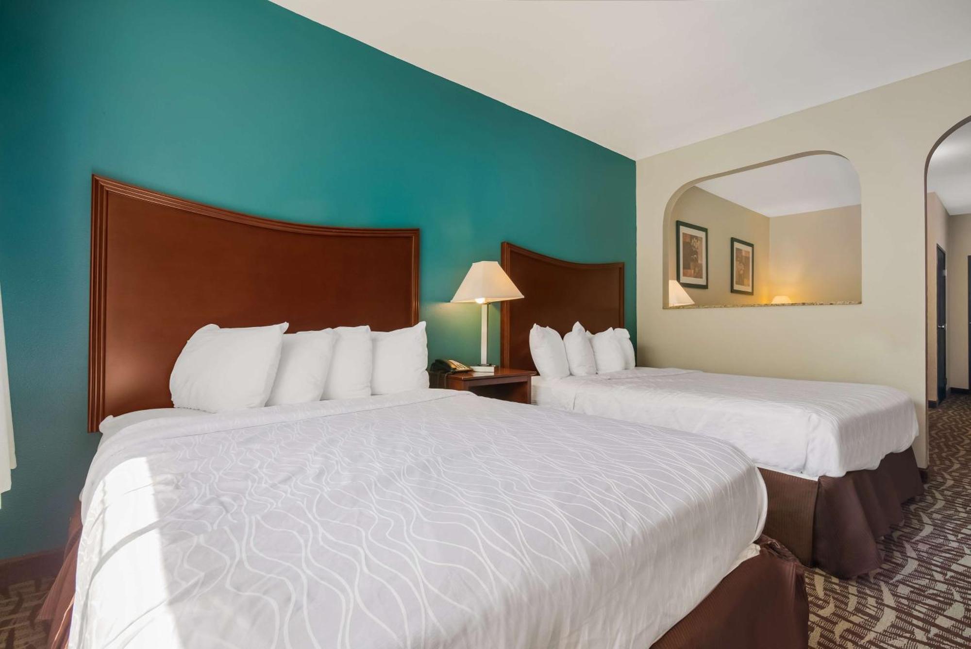 Surestay Plus Hotel By Best Western Topeka Exteriér fotografie