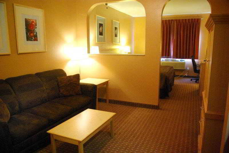 Surestay Plus Hotel By Best Western Topeka Exteriér fotografie
