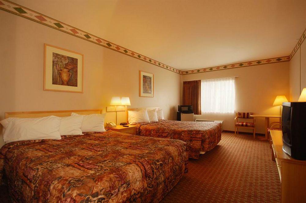 Surestay Plus Hotel By Best Western Topeka Pokoj fotografie